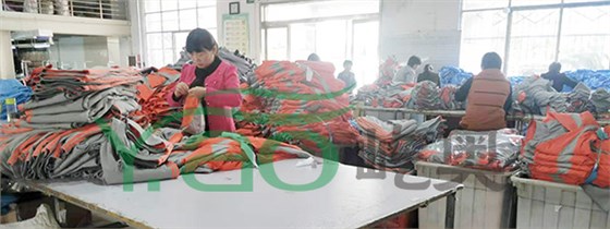 范仲淹公學(xué)校服