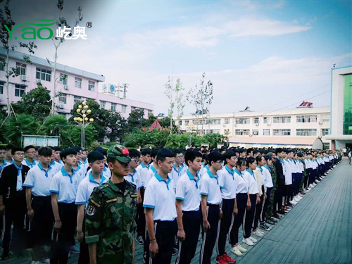 筑夢起航，幸福成長--屹奧校服定制廠家助力西峽二高莘莘學(xué)子