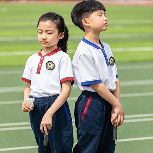 今夏畢業(yè)流行照：學(xué)生服VS旗袍裝