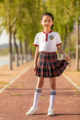 蔡徐坤“點(diǎn)燃”定制校服