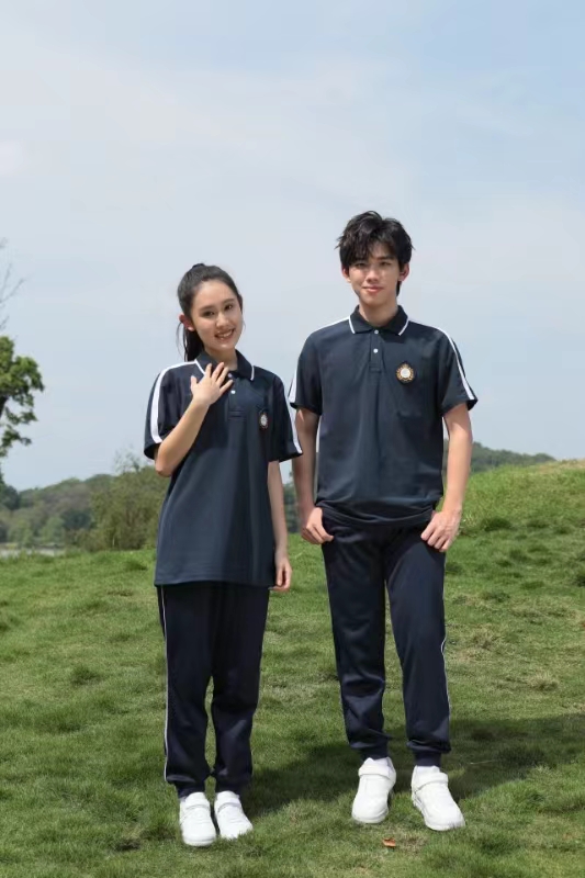 一套夏季校服，能否承載學(xué)生的整個(gè)炎夏？